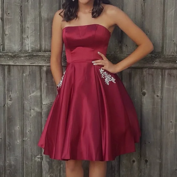 Red Dress with pockets! Size XS WORN ONCE - Picture 2 of 2